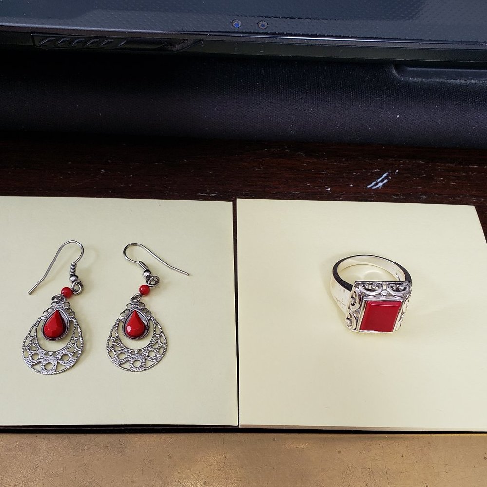 Red Earnings & Matching Ring